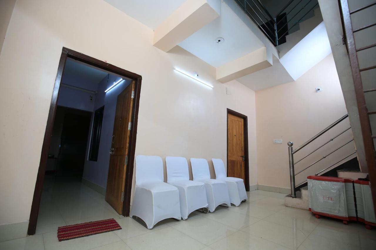 Railview Inn Bhubaneswar Bagian luar foto