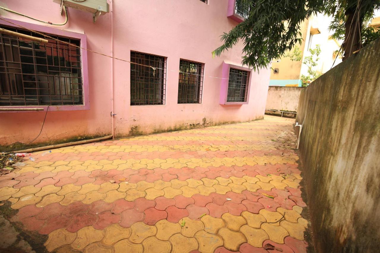 Railview Inn Bhubaneswar Bagian luar foto